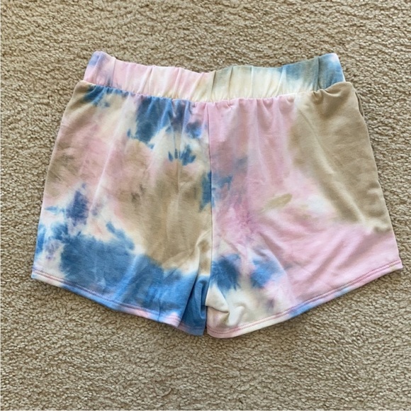 Tie Dye Top & Shorts Lounge Set - Picture 5 of 9